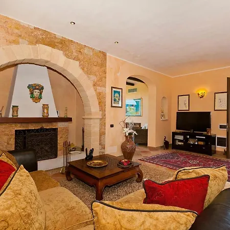 Athena Castelvetrano