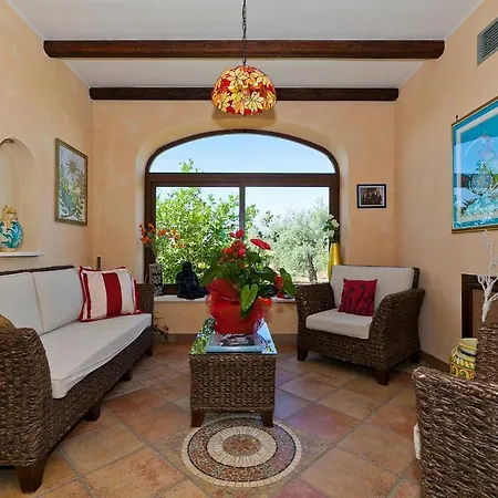 Athena Castelvetrano